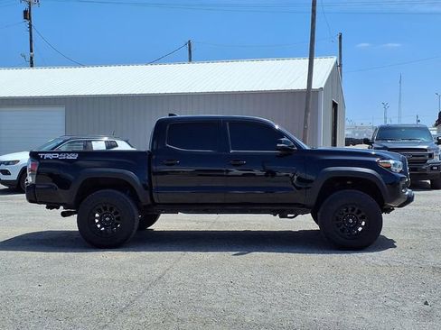Used 2020 Toyota Tacoma TRD Off-Road w/ TRD Premium Off Road Package AWD/4WD image 2