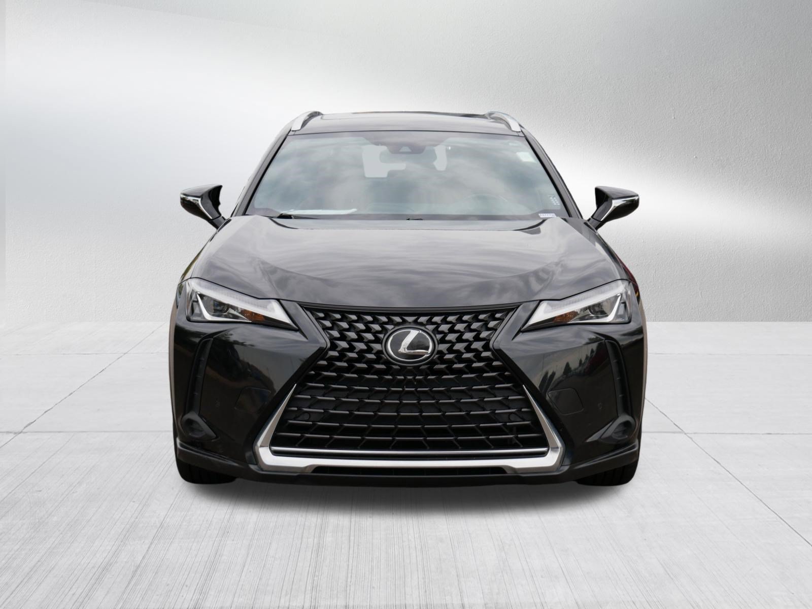 Used 2022 Lexus UX 200 w/ Accessory Package (Z2) FWD image 2