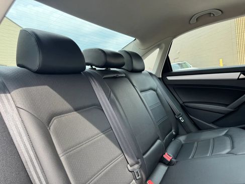 Used 2012 Volkswagen Passat 2.5 SE FWD image 28