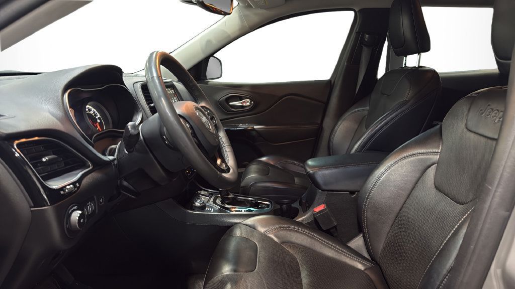 Used 2023 Jeep Cherokee Altitude Lux AWD/4WD image 25
