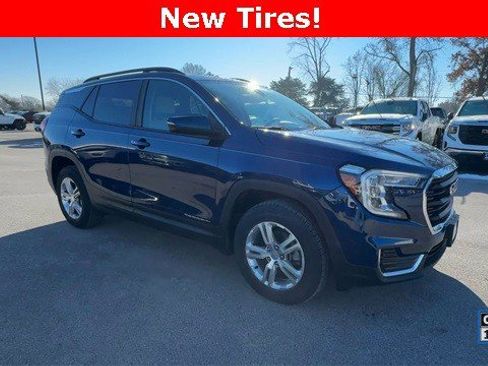 Used 2022 GMC Terrain SLE w/ Driver Convenience Package image 2