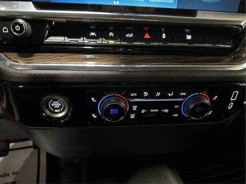 Used 2023 Chevrolet Silverado 1500 LT AWD/4WD image 27