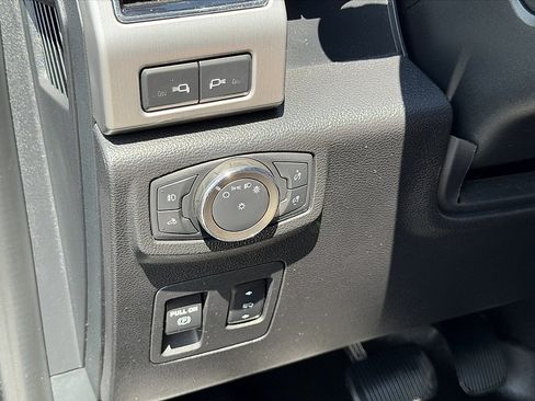 Used 2020 Ford F150 Platinum w/ Technology Package AWD/4WD image 19