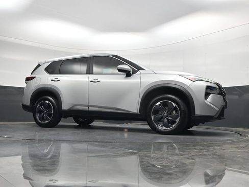 Used 2025 Nissan Rogue SV AWD/4WD image 30