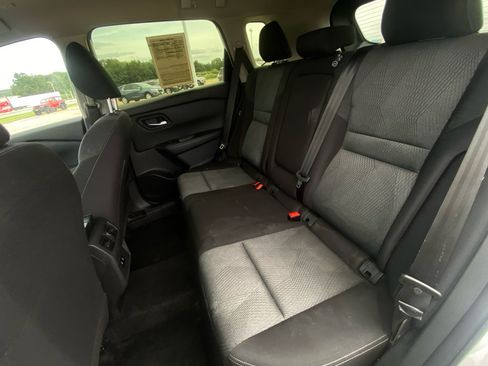 Used 2024 Nissan Rogue SV AWD/4WD image 11