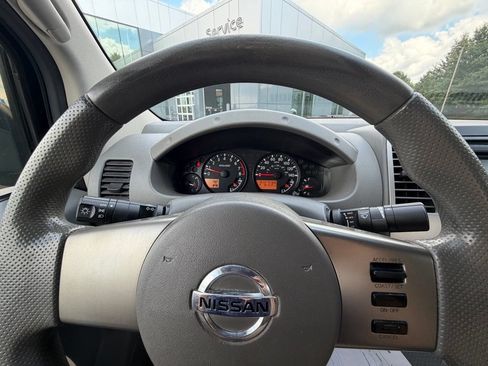 Used 2011 Nissan Frontier SV AWD/4WD image 9