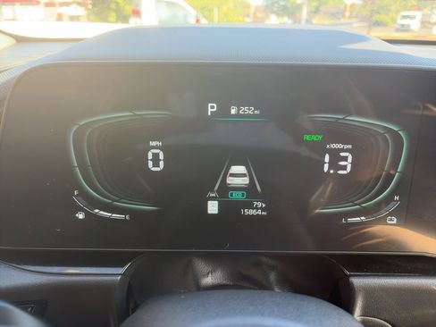 Used 2023 Kia Niro SX Touring FWD image 14