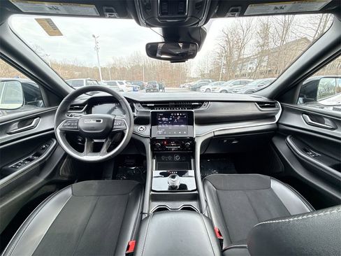 Used 2024 Jeep Grand Cherokee Altitude image 22