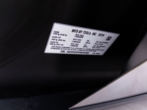 Used 2024 Tesla Cybertruck AWD Crew Cab image 39
