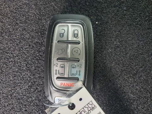 Certified 2024 Chrysler Pacifica Touring-L image 34