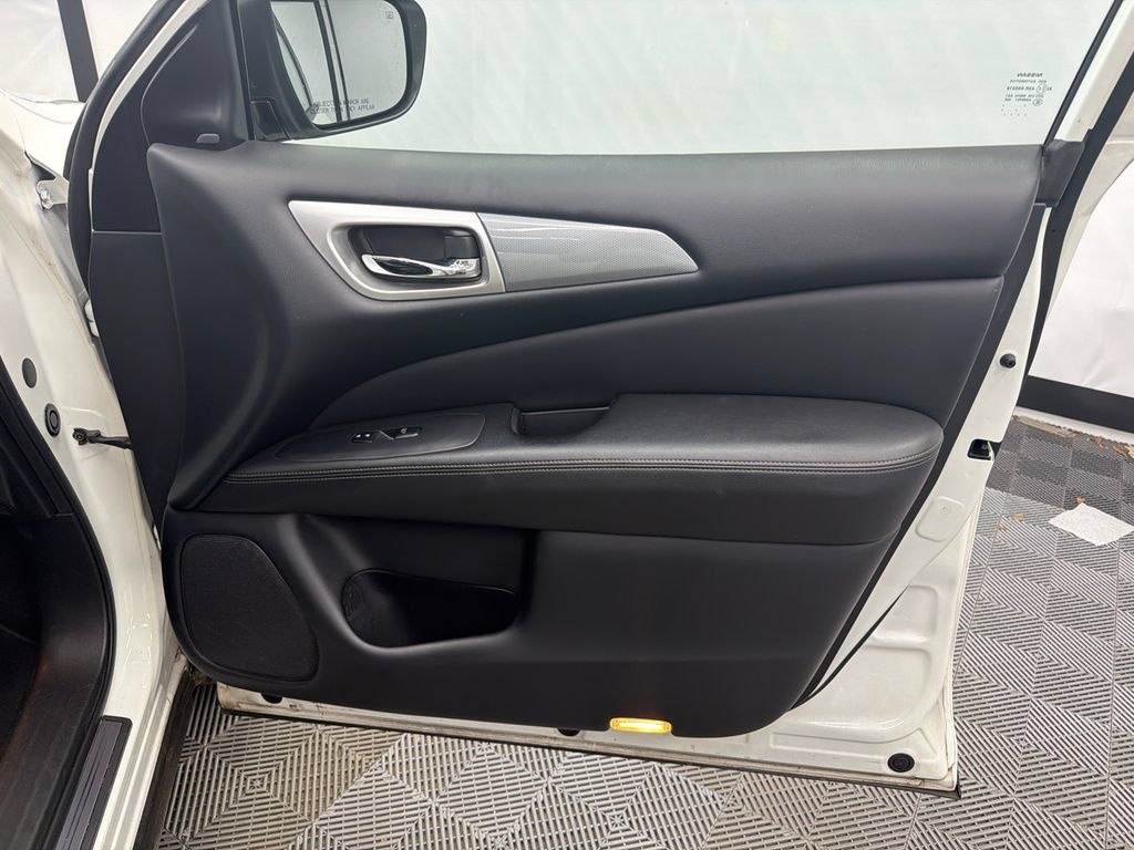 Used 2020 Nissan Pathfinder SL FWD image 16