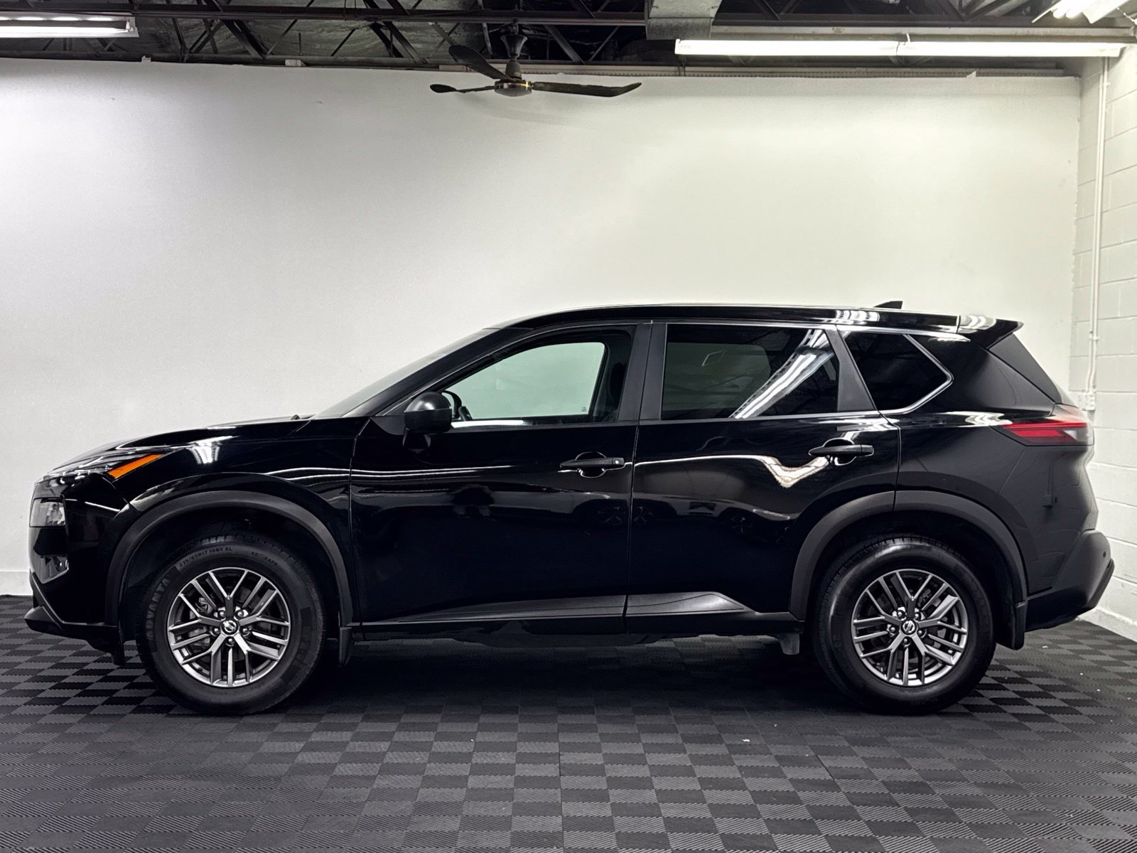 Used 2021 Nissan Rogue S AWD/4WD image 3
