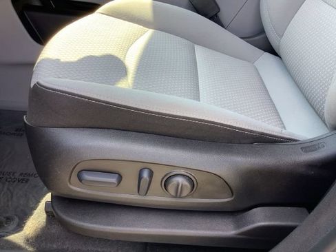 Used 2023 GMC Terrain SLE w/ Driver Convenience Package AWD/4WD image 15