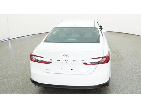 Used 2026 Toyota Camry SE FWD image 7