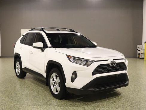 Used 2019 Toyota RAV4 XLE FWD image 1
