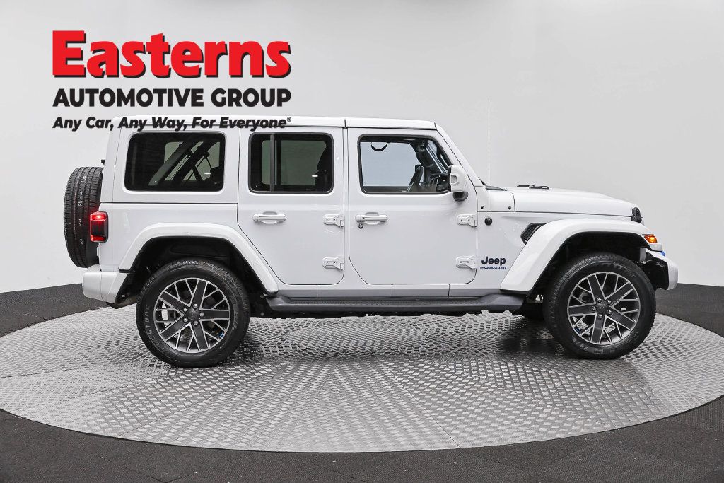 Used 2023 Jeep Wrangler Unlimited Sahara AWD/4WD image 6
