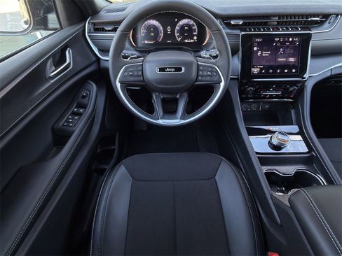 New 2025 Jeep Grand Cherokee L Altitude image 10