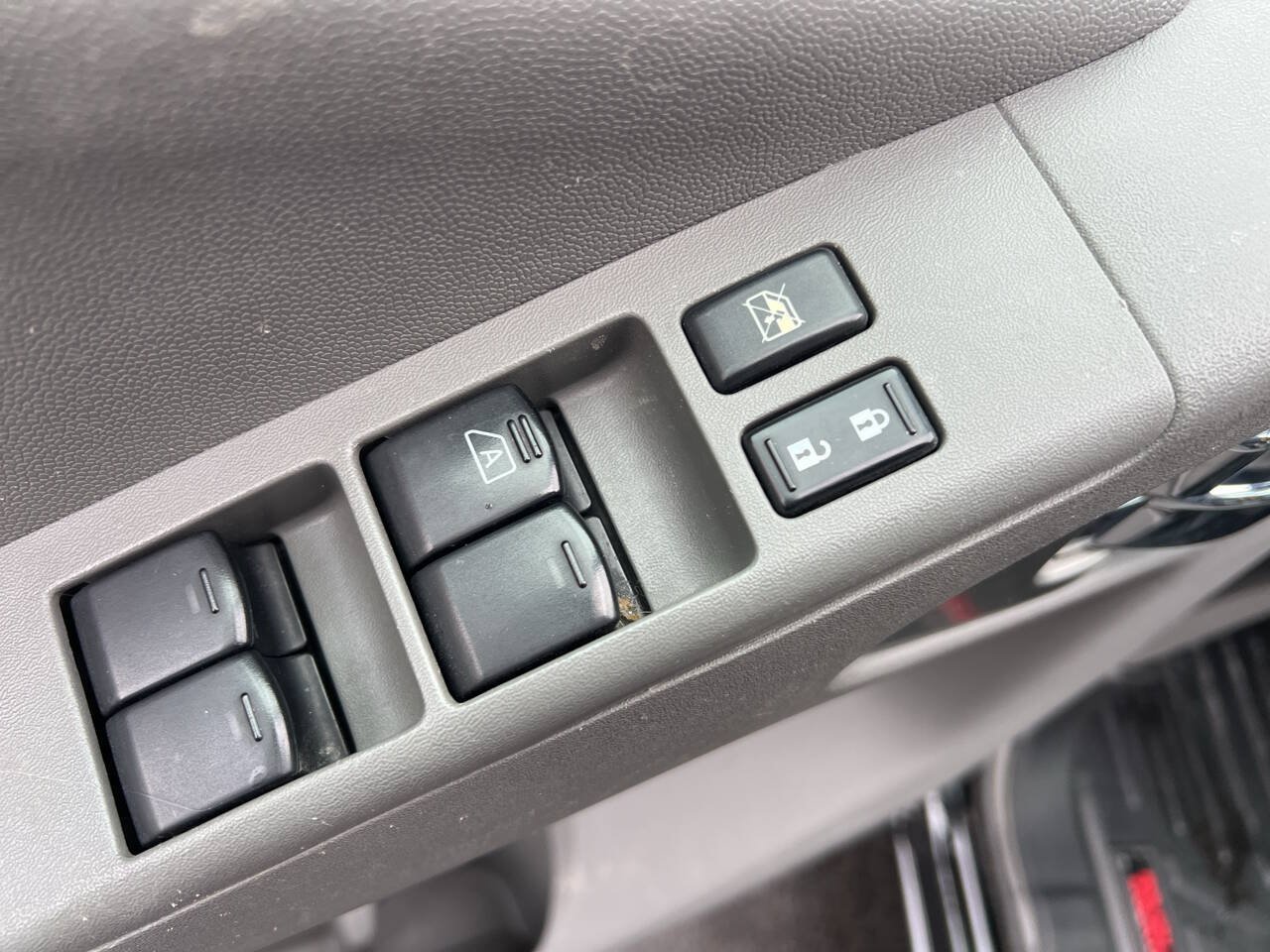 Used 2010 Nissan Frontier SE AWD/4WD image 15