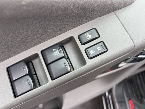 Used 2010 Nissan Frontier SE AWD/4WD image 15
