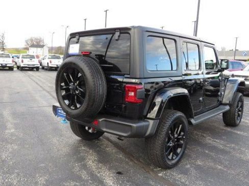 Used 2023 Jeep Wrangler Unlimited Sahara w/ Cold Weather Group image 7