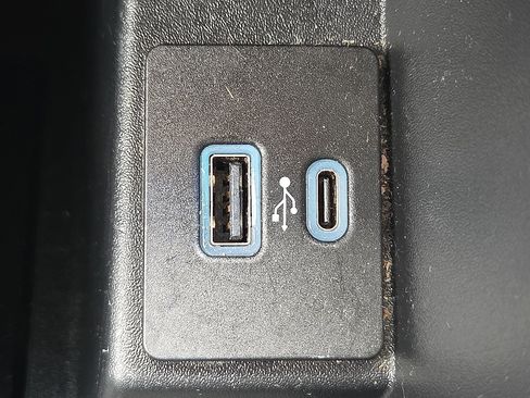 Used 2024 Ford Edge Titanium image 17