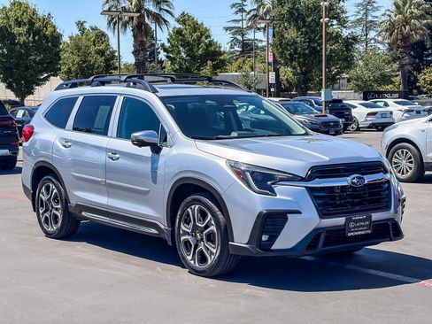 Used 2023 Subaru Ascent Limited w/ Technology Package AWD/4WD image 6