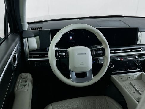 Used 2025 Hyundai Santa Fe SEL image 17