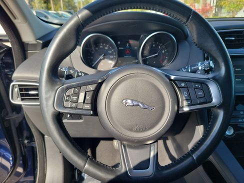 Used 2018 Jaguar F-PACE Prestige image 14