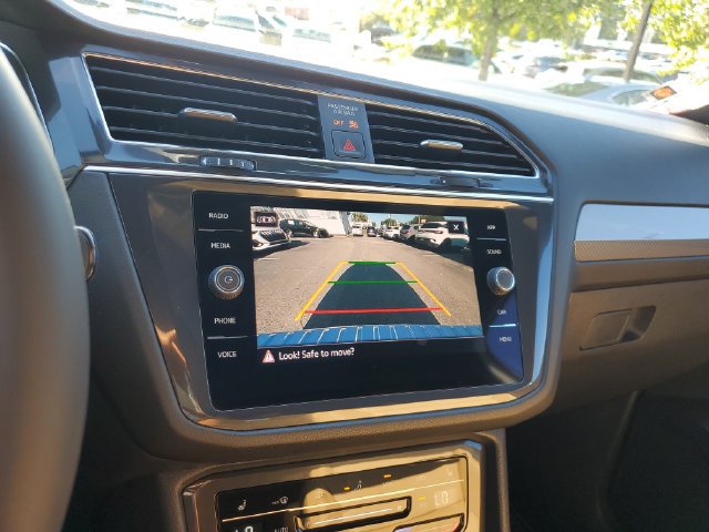 Certified 2023 Volkswagen Tiguan SE w/ Panoramic Sunroof Package FWD image 29