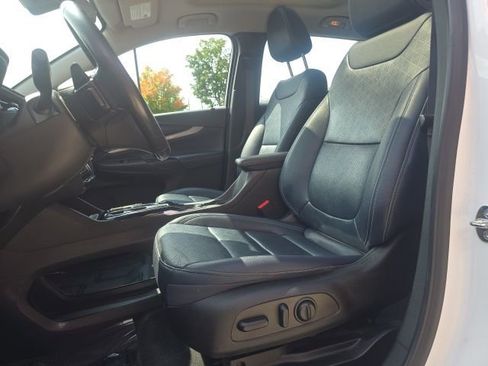 Used 2022 Chevrolet Bolt EUV Premier w/ Sun & Sound Package image 9