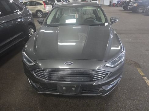 Used 2018 Ford Fusion Titanium FWD image 3