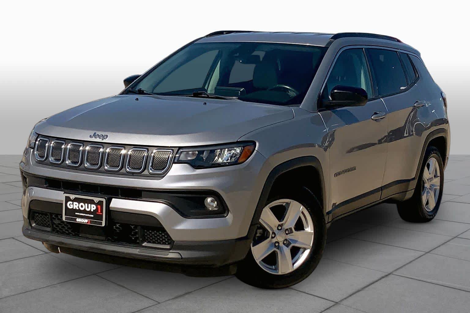 Used 2022 Jeep Compass Latitude w/ Convenience Group FWD image 1