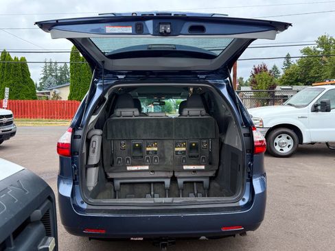 Used 2016 Toyota Sienna XLE FWD image 19