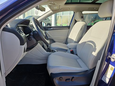 Certified 2022 Volkswagen Tiguan SE w/ Panoramic Sunroof Package image 11