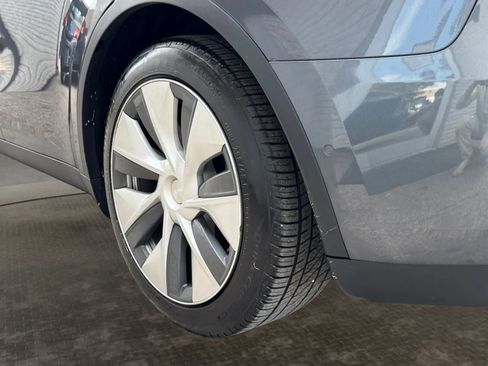 Used 2021 Tesla Model Y 2WD image 40