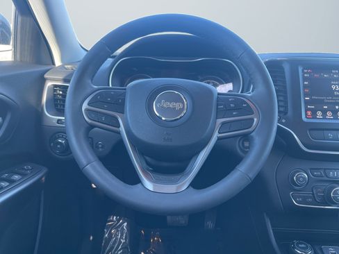 Used 2021 Jeep Cherokee Latitude Lux w/ Comfort/Convenience Group image 13