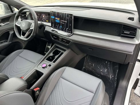 New 2026 Volkswagen Tiguan SE R-Line image 12