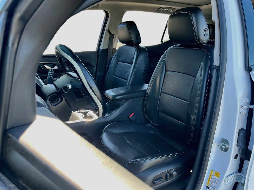 Used 2022 GMC Terrain SLT w/ Tech Package FWD image 20