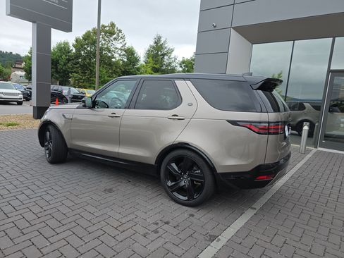 Certified 2025 Land Rover Discovery Dynamic SE image 9