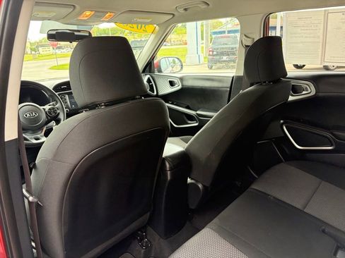 Used 2020 Kia Soul LX FWD image 12