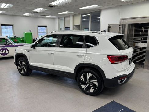 Used 2024 Volkswagen Taos SE image 25