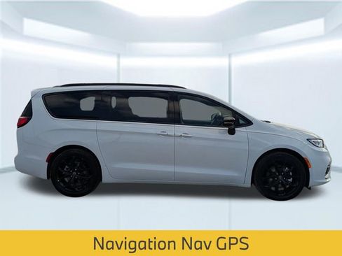 Used 2026 Chrysler Pacifica Limited w/ S Appearance Package image 8