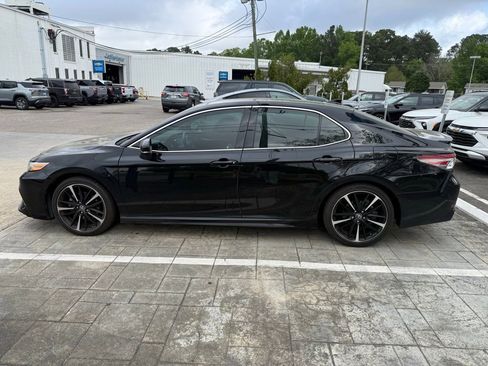 Used 2019 Toyota Camry XSE image 3