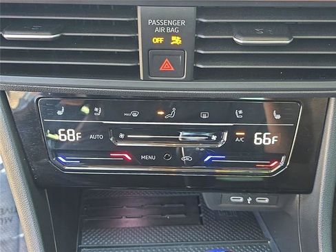 Used 2025 Volkswagen Jetta SEL image 18