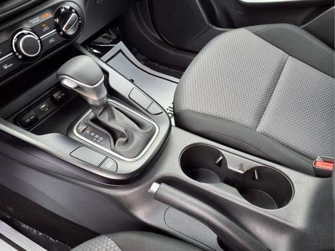 Used 2025 Kia Soul LX FWD image 14
