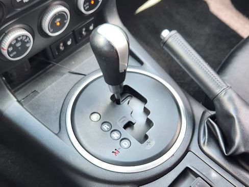 Used 2010 MAZDA MX-5 Miata Grand Touring w/ Premium Pkg RWD image 23
