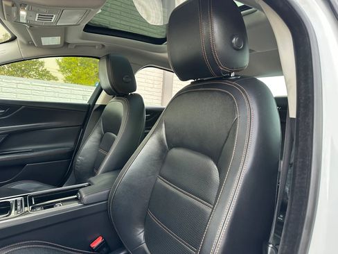 Used 2018 Jaguar XE Prestige RWD image 16