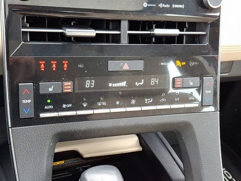 Used 2021 Toyota Avalon XLE image 17