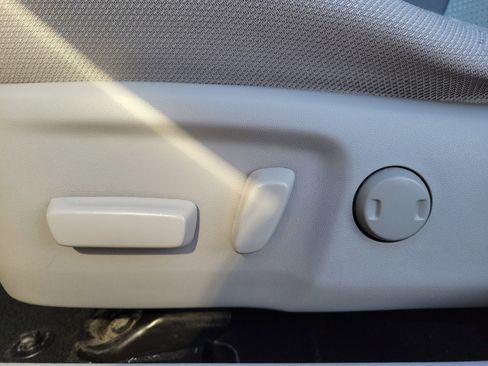 Used 2013 Toyota Camry LE image 18