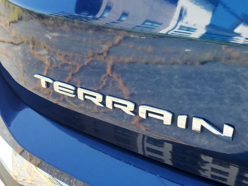 Used 2023 GMC Terrain SLT image 7